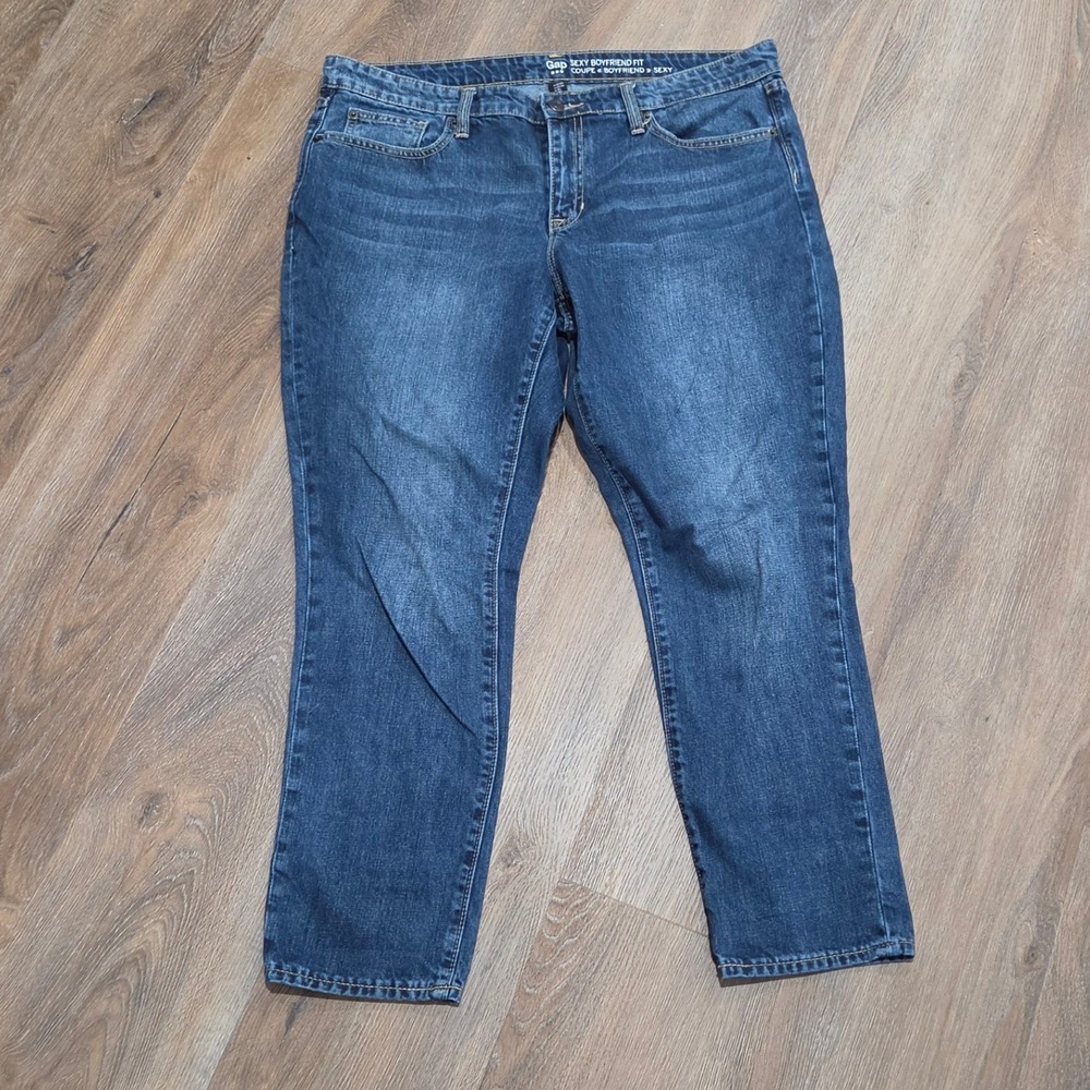 GAP Sexy Boyfriend Fit Jeans Womens 12/31R Medium Wash Denim Blue Relaxed Leg